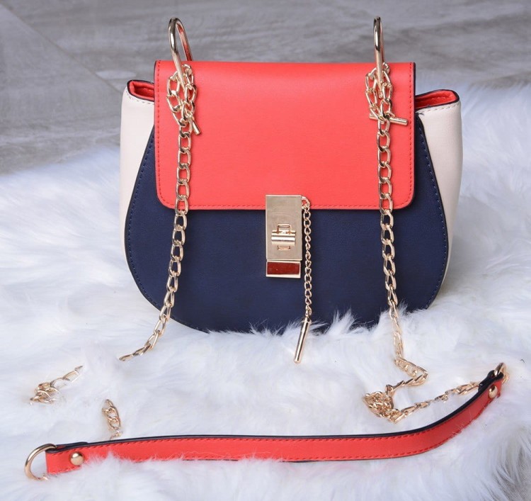 ELEGANCKA TOREBKA NA ŁAŃCUSZKU P960