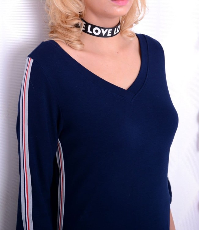 Sportowa sukienka z modnymi lampasami P896