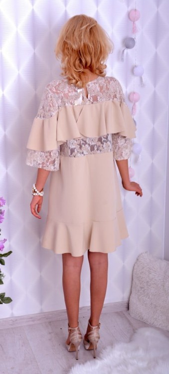 Elegancka sukienka beżowa trapezowa