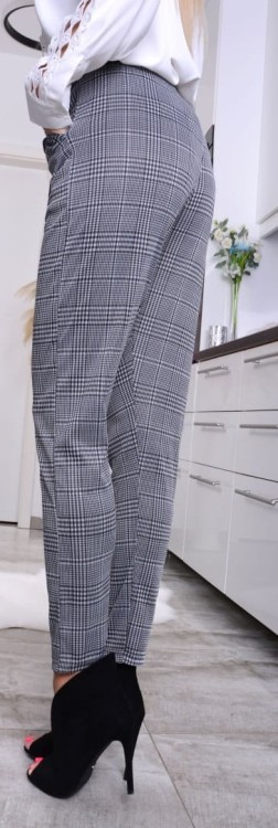 ELEGANCKIE SPODNIE W KRATKĘ P363A