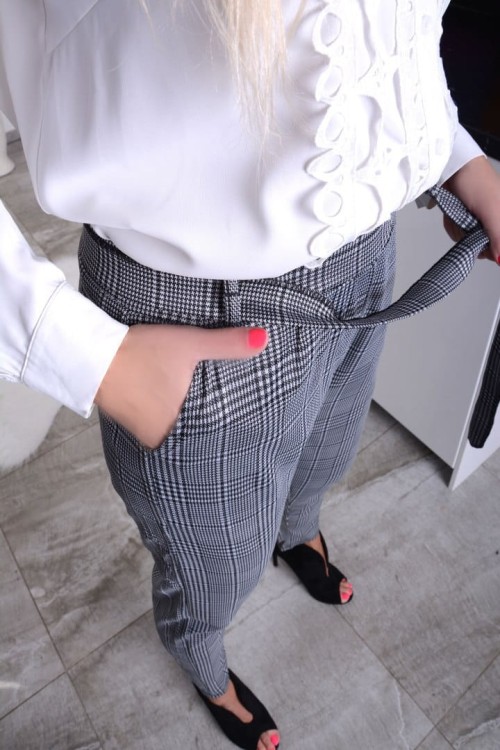 ELEGANCKIE SPODNIE W KRATKĘ P363A