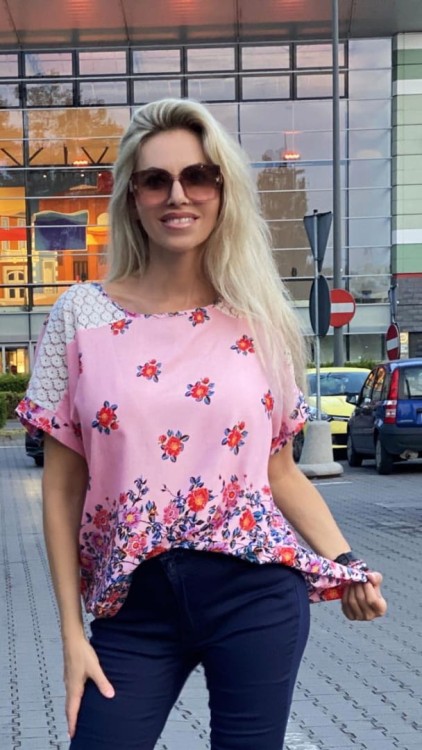 Zwiewna bawełniana bluzka z ażurowym rękawkiem P699A
