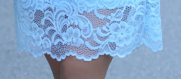 NOWOŚĆ! Modna sukienka w koronkę błękitna P892A