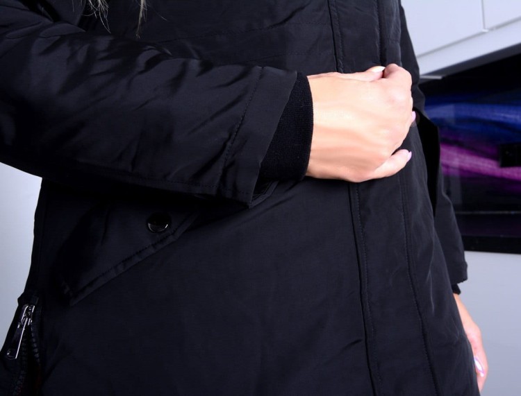 Modna zimowa kurtka z "KAPTUREM Z JENOTA' P728