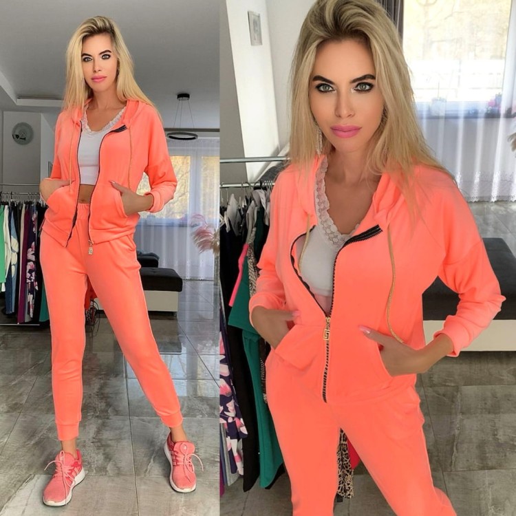 Welurowy dres rozpinany z kapturem FB35