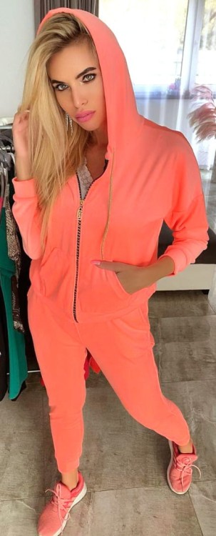 Welurowy dres rozpinany z kapturem FB35