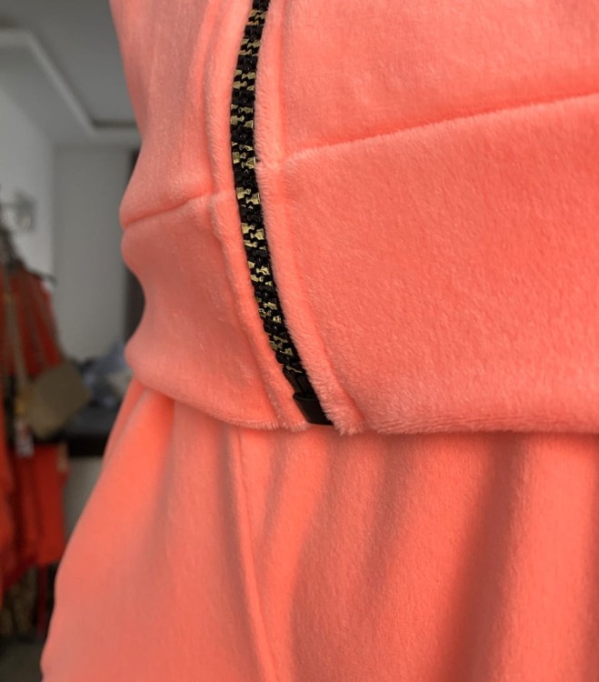 Welurowy dres rozpinany z kapturem FB35