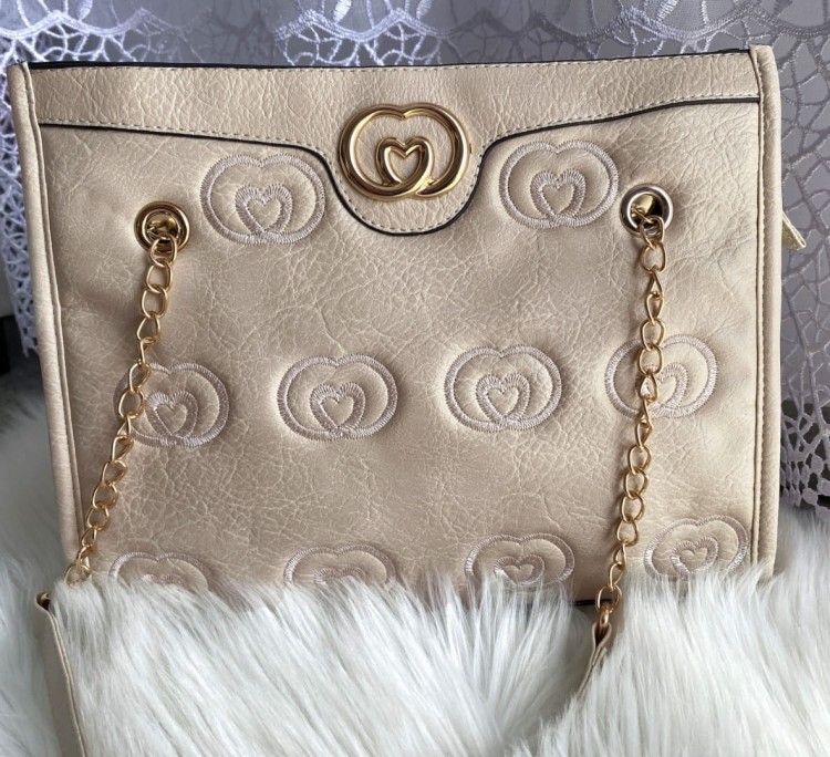 Piękna torebka na pasku i łańcuszku z haftem FB72