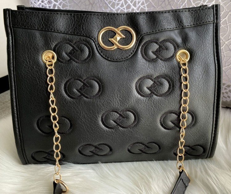 Czarna torebka na pasku i łańcuszku z haftem FB72