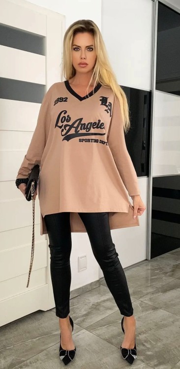 addams-tunika-big-plussize-losangeles-bawełna-rozporki-wygodna-serek-dekolt.-LA-beż.jpg