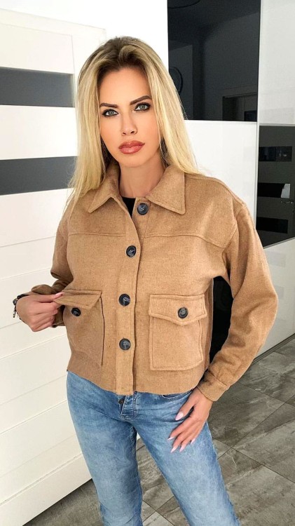 addams-kurtka-wiosna-ciepła-bez-beżowa-stylowa-kieszenie-guziki-zapinana-krótsza-wygodna-oversize-s-m-l-stylowa.jpg
