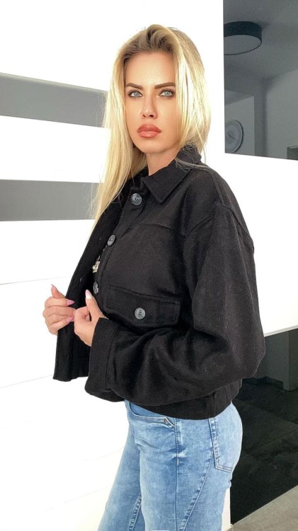 addams-kurtka-wiosna-ciepła-czarna-stylowa-kieszenie-guziki-zapinana-krótsza-wygodna-oversize-s-m-l-stylowa-kieszenie-patki.jpg