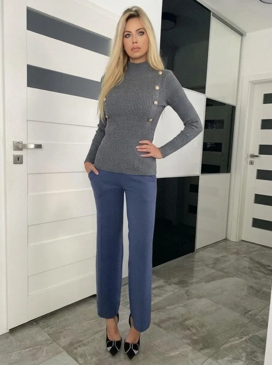addams-sweter-sweterek-moły-guziki-półglf-niebieski-chabrowy-guziki-żłóty-czarny-złoto-różowy-biały-biel.-grafitowy.jpeg