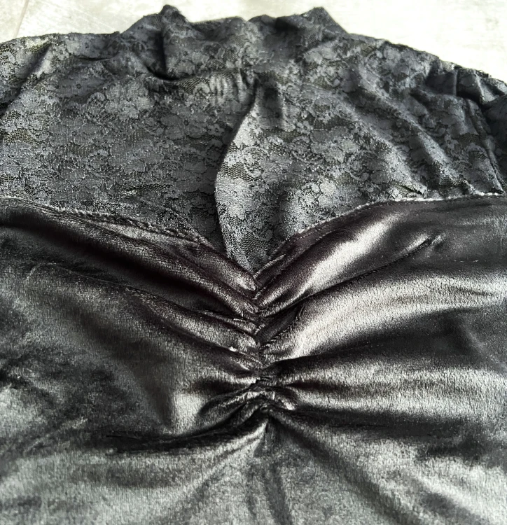 addams-sukienka-p201-lacedress-sexy-welur-welurowa-koronka-koronkowa-małaczarna-ELASTYCZNA.jpg