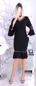 Sexy sukienka mała czarna z haftowanym tyłem P253